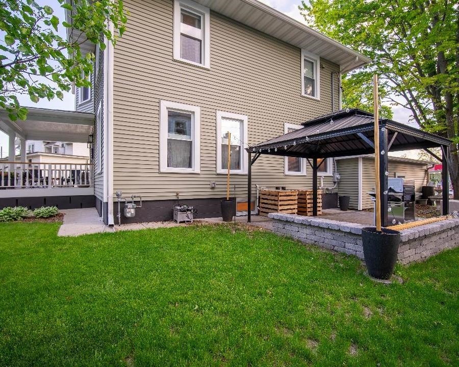 348 Merchants Avenue Fort Atkinson, WI 53538 - Photo 3 of 35