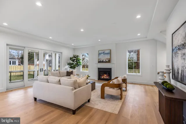 $3,249,000 | 629 North Lincoln Street, Arlington, VA 22201