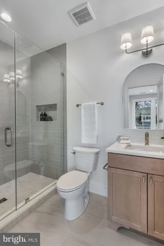 $3,249,000 | 629 North Lincoln Street, Arlington, VA 22201