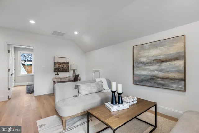 $3,249,000 | 629 North Lincoln Street, Arlington, VA 22201