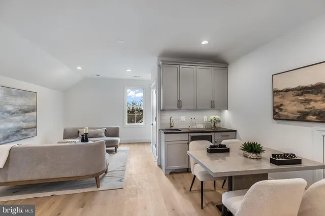 $3,249,000 | 629 North Lincoln Street, Arlington, VA 22201