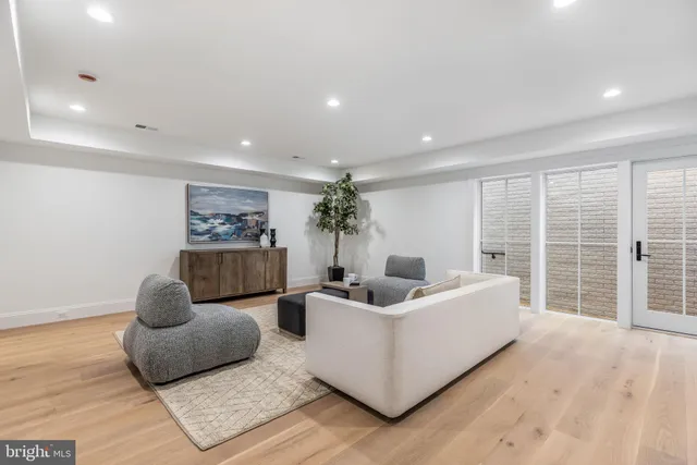 $3,249,000 | 629 North Lincoln Street, Arlington, VA 22201