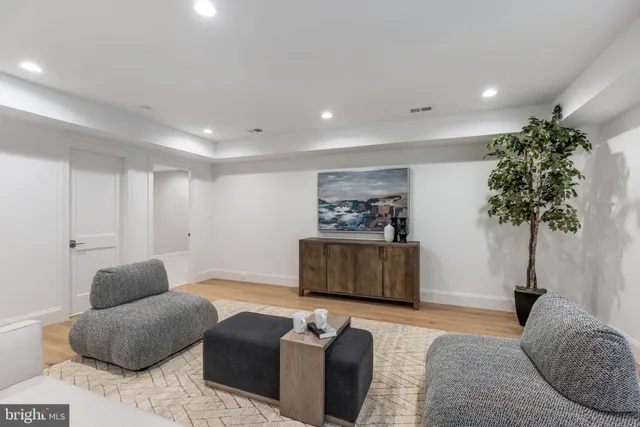 $3,249,000 | 629 North Lincoln Street, Arlington, VA 22201