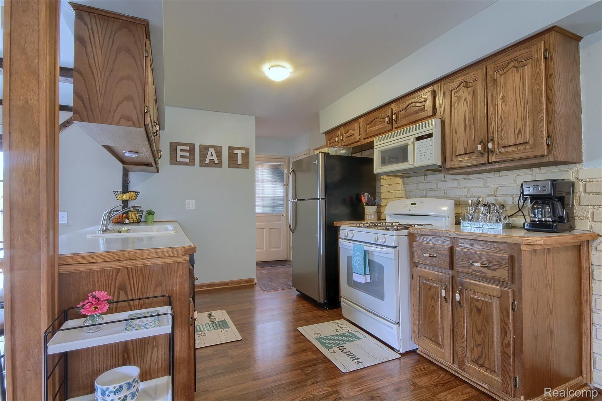 21826 Wick Road Taylor, MI 48180 - Photo 10 of 31 10-Kitchen 2nd View.jpg
