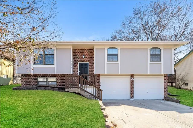 $1,945 | 1417 North Blue Mills Road, Independence, MO 64056