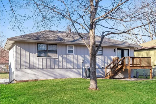 $1,945 | 1417 North Blue Mills Road, Independence, MO 64056