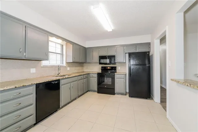 $1,945 | 1417 North Blue Mills Road, Independence, MO 64056