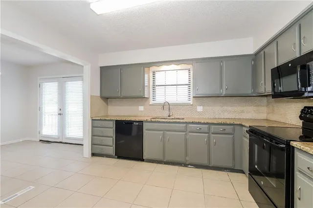 $1,945 | 1417 North Blue Mills Road, Independence, MO 64056