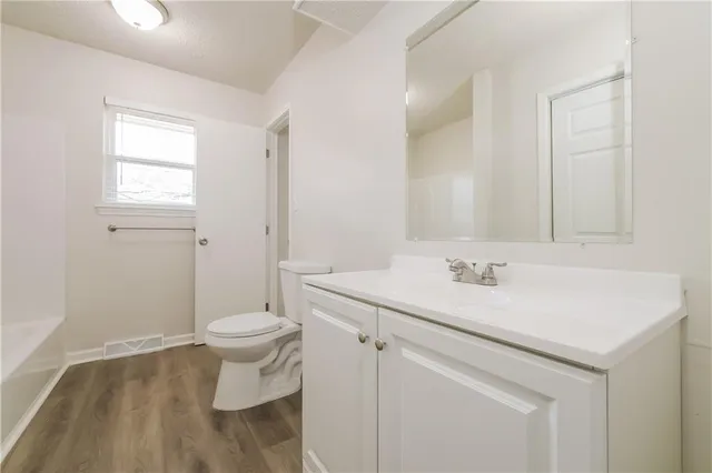 $1,945 | 1417 North Blue Mills Road, Independence, MO 64056