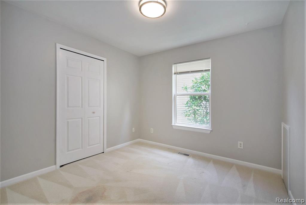 3381 Cromwell Road Ann Arbor, MI 48105 - Photo 16 of 35