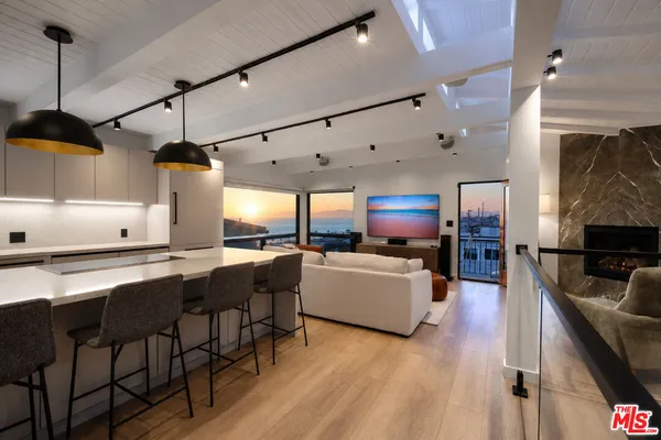 $4,449,000 | 221 36th Street, Manhattan Beach, CA 90266