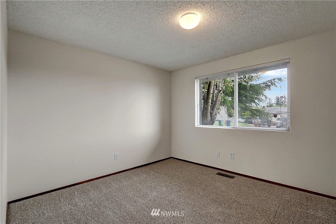 16658 127th Avenue Southeast Renton, WA 98058 - Photo 16 of 22 Gallery Image 16
