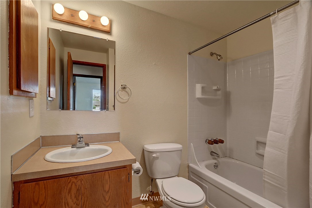 16658 127th Avenue Southeast Renton, WA 98058 - Photo 18 of 22 Gallery Image 18