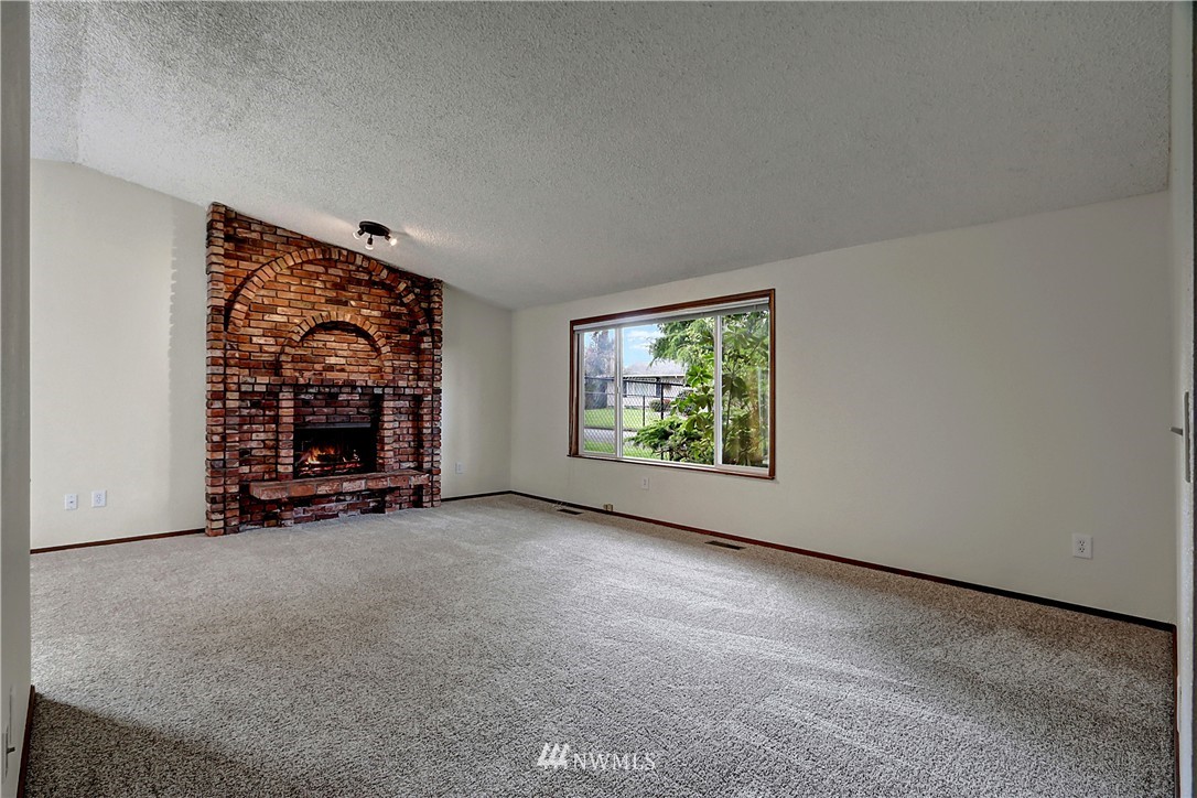 16658 127th Avenue Southeast Renton, WA 98058 - Photo 4 of 22 Gallery Image 4