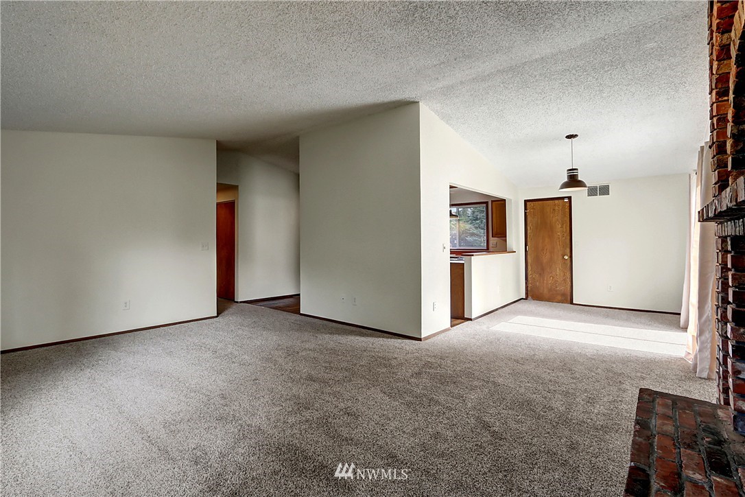 16658 127th Avenue Southeast Renton, WA 98058 - Photo 5 of 22 Gallery Image 5