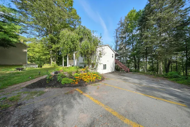 a view of a outdoor space