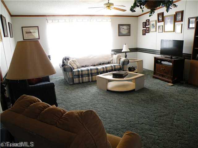 1488 Harris Road Walnut Cove, NC 27052 - Photo 3 of 16 Living Room.