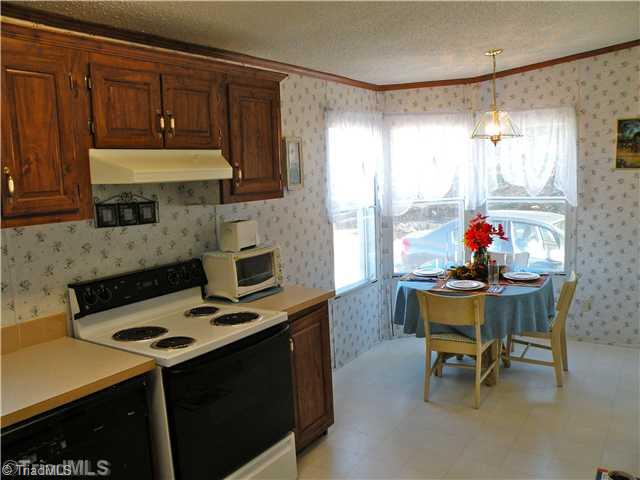 1488 Harris Road Walnut Cove, NC 27052 - Photo 6 of 16 Breakfast.