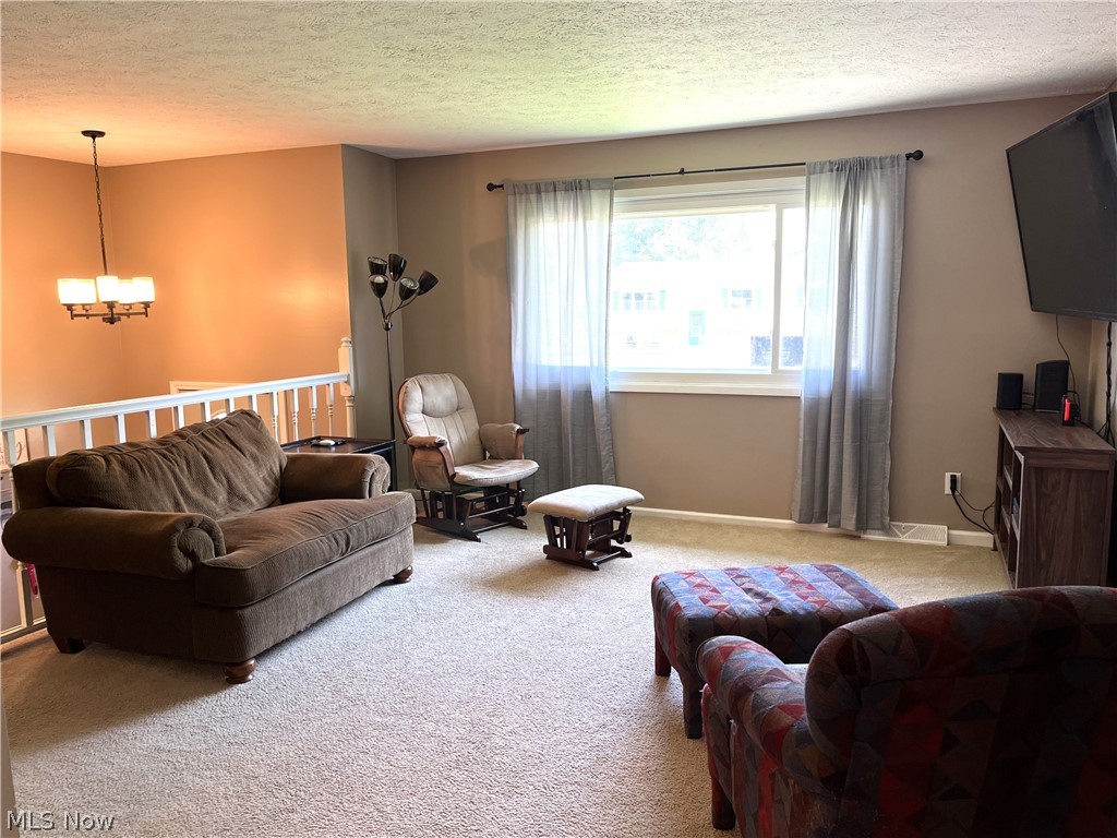 5529 Reef Road Mentor, OH 44060 - Photo 18 of 35 LIVING ROOM