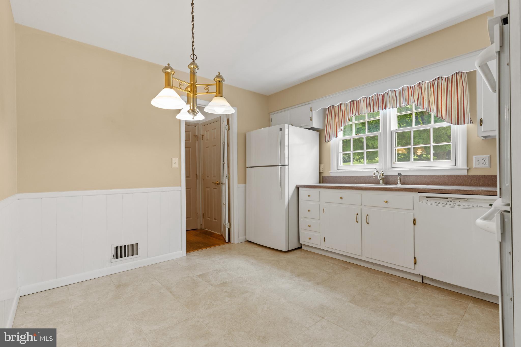 4401 Old Farm Road Baldwin, MD 21013 - Photo 12 of 43 Kitchen