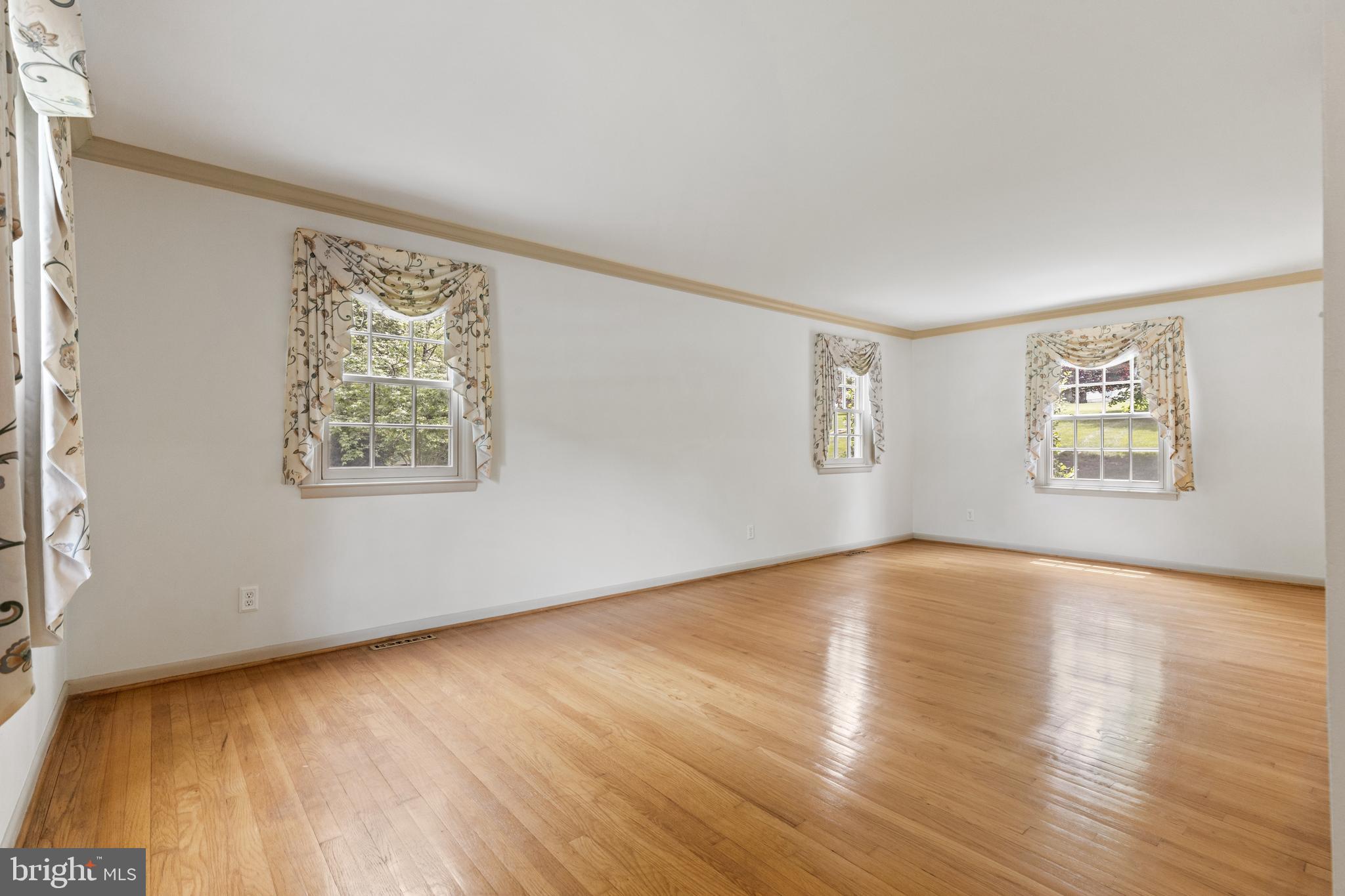 4401 Old Farm Road Baldwin, MD 21013 - Photo 3 of 43 Living room