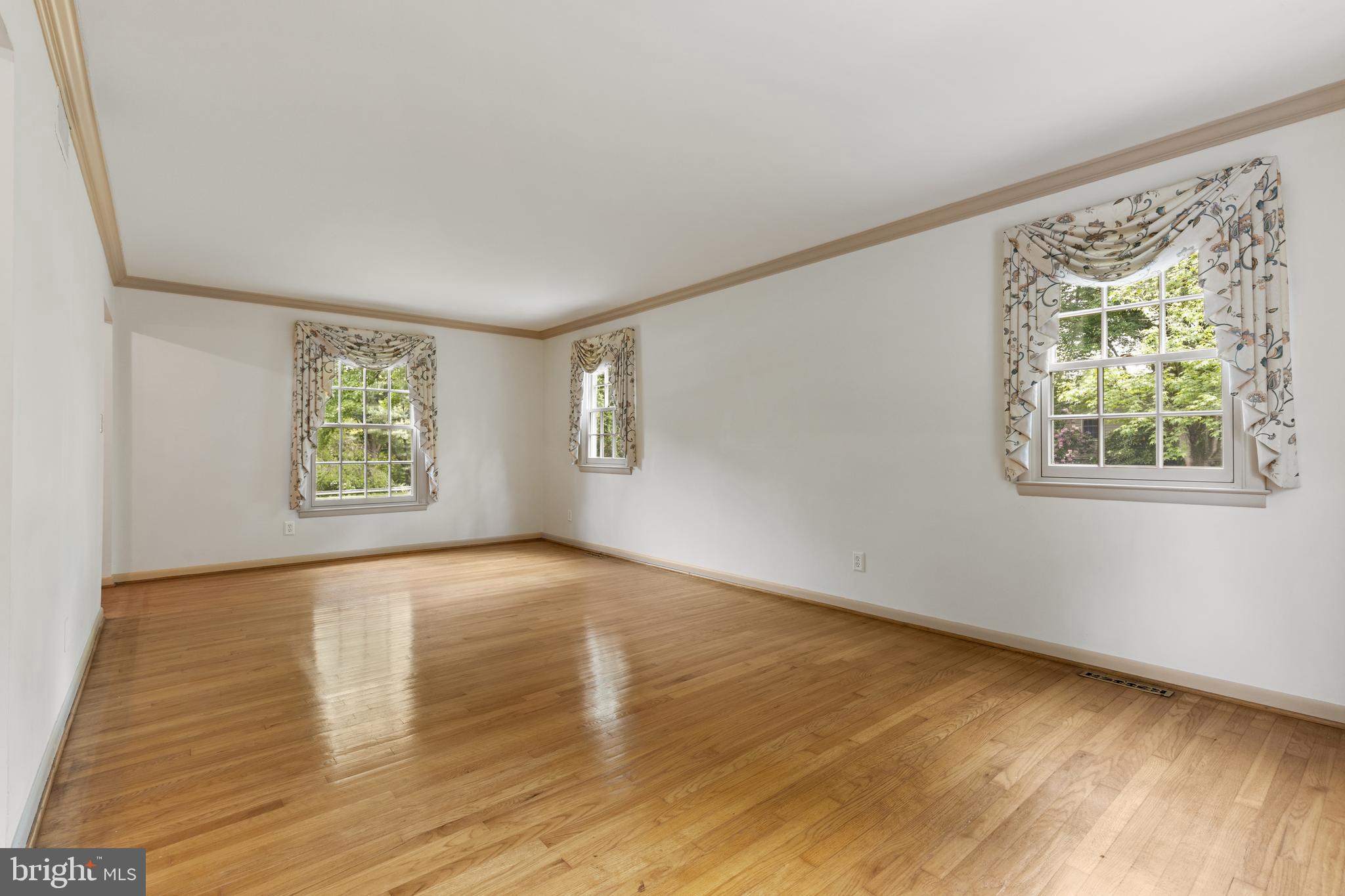4401 Old Farm Road Baldwin, MD 21013 - Photo 5 of 43 Living room