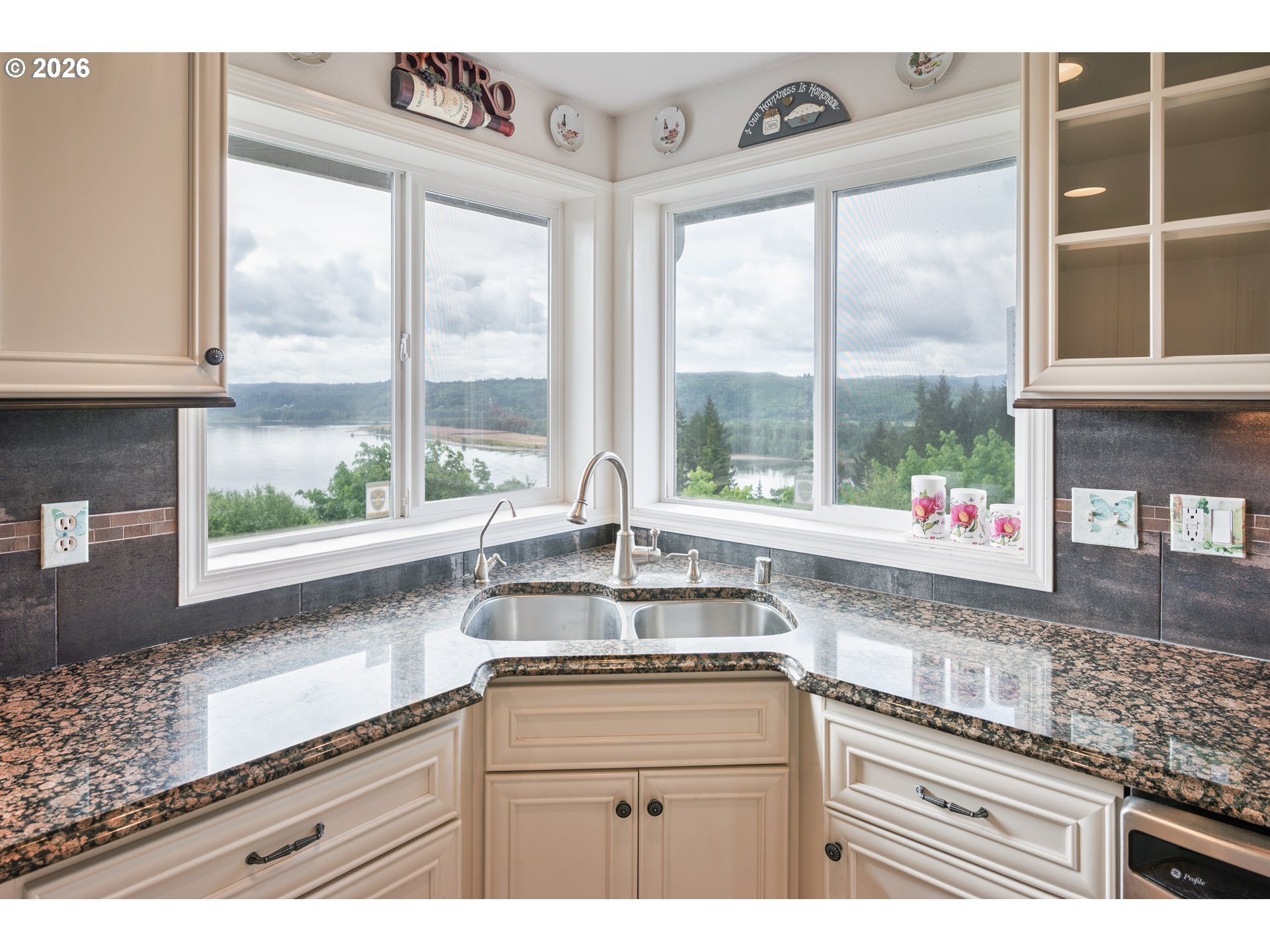 585 McAdams Road East Longview, WA 98632 - Photo 13 of 33