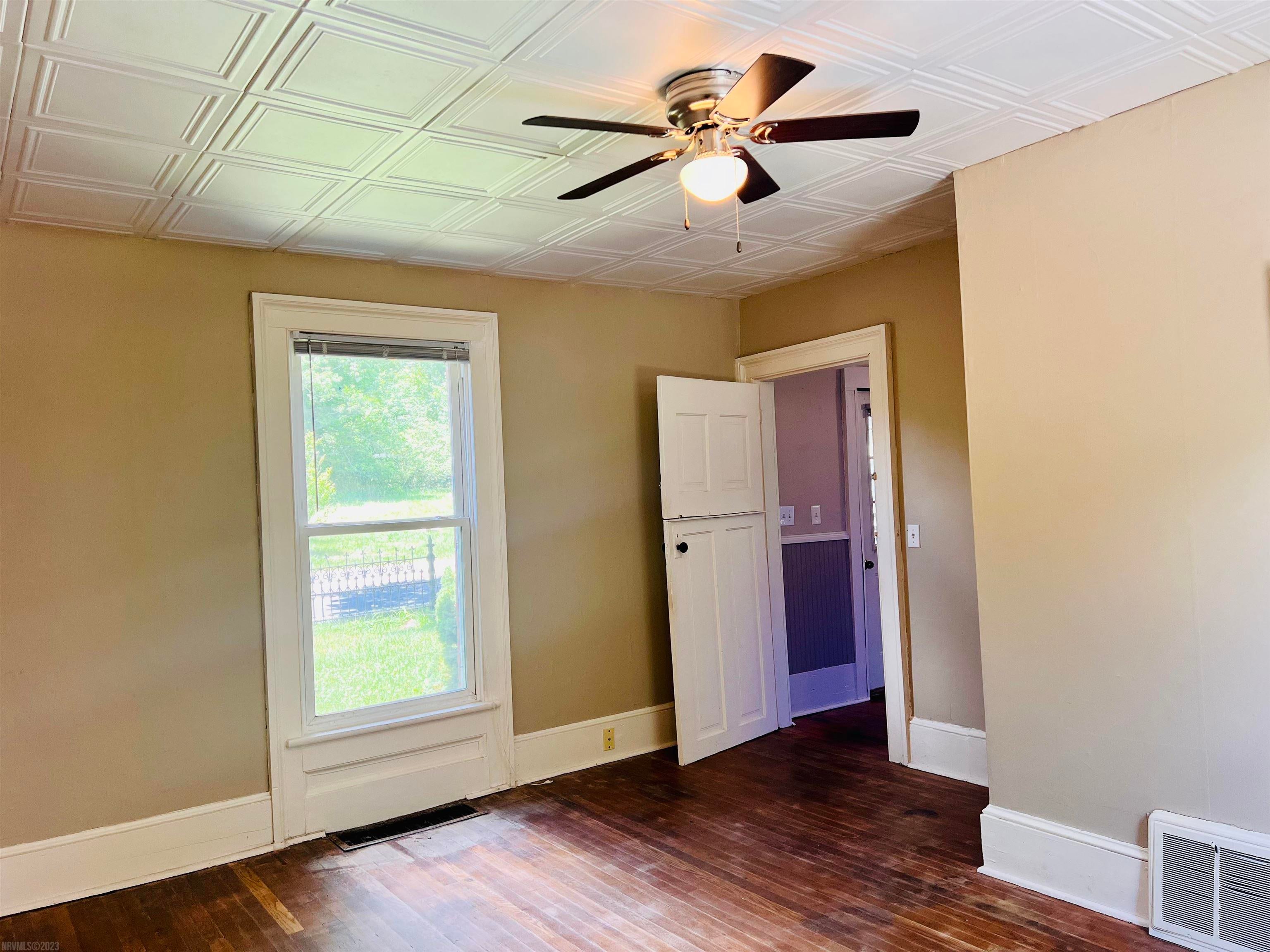 254 Magazine Street Pulaski, VA 24301 - Photo 4 of 14 Gallery Image 4