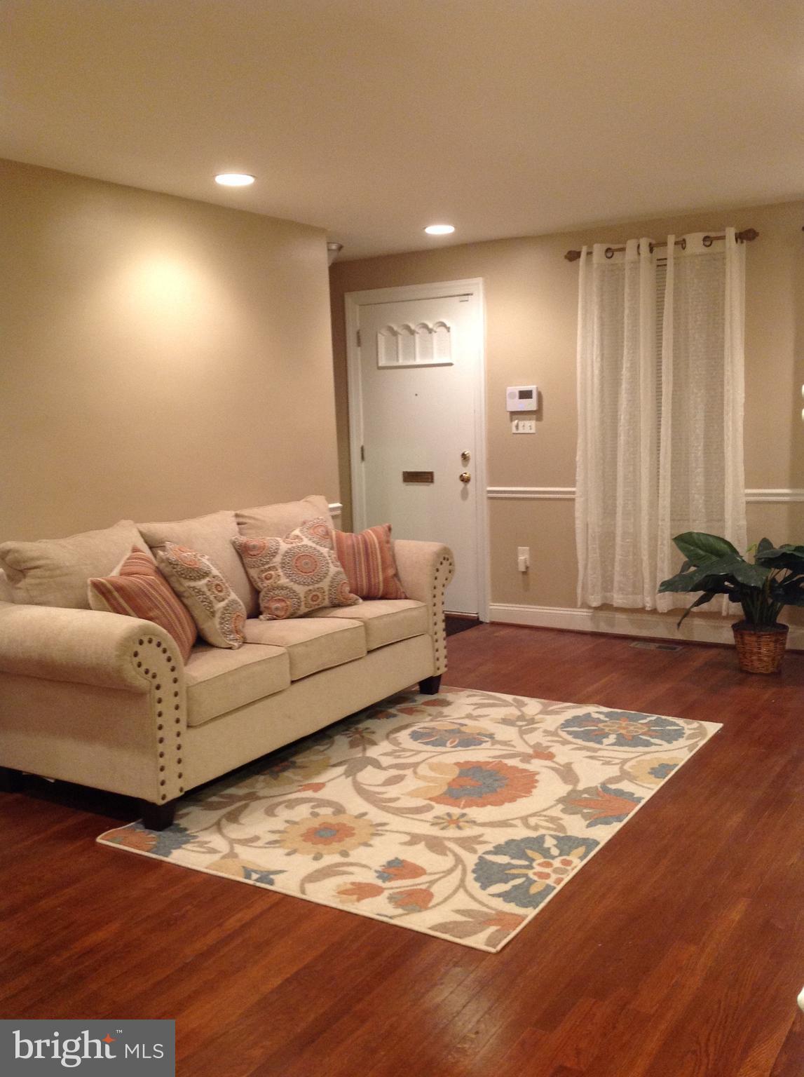 4005 Annellen Road Baltimore, MD 21215 - Photo 9 of 30 Living Room