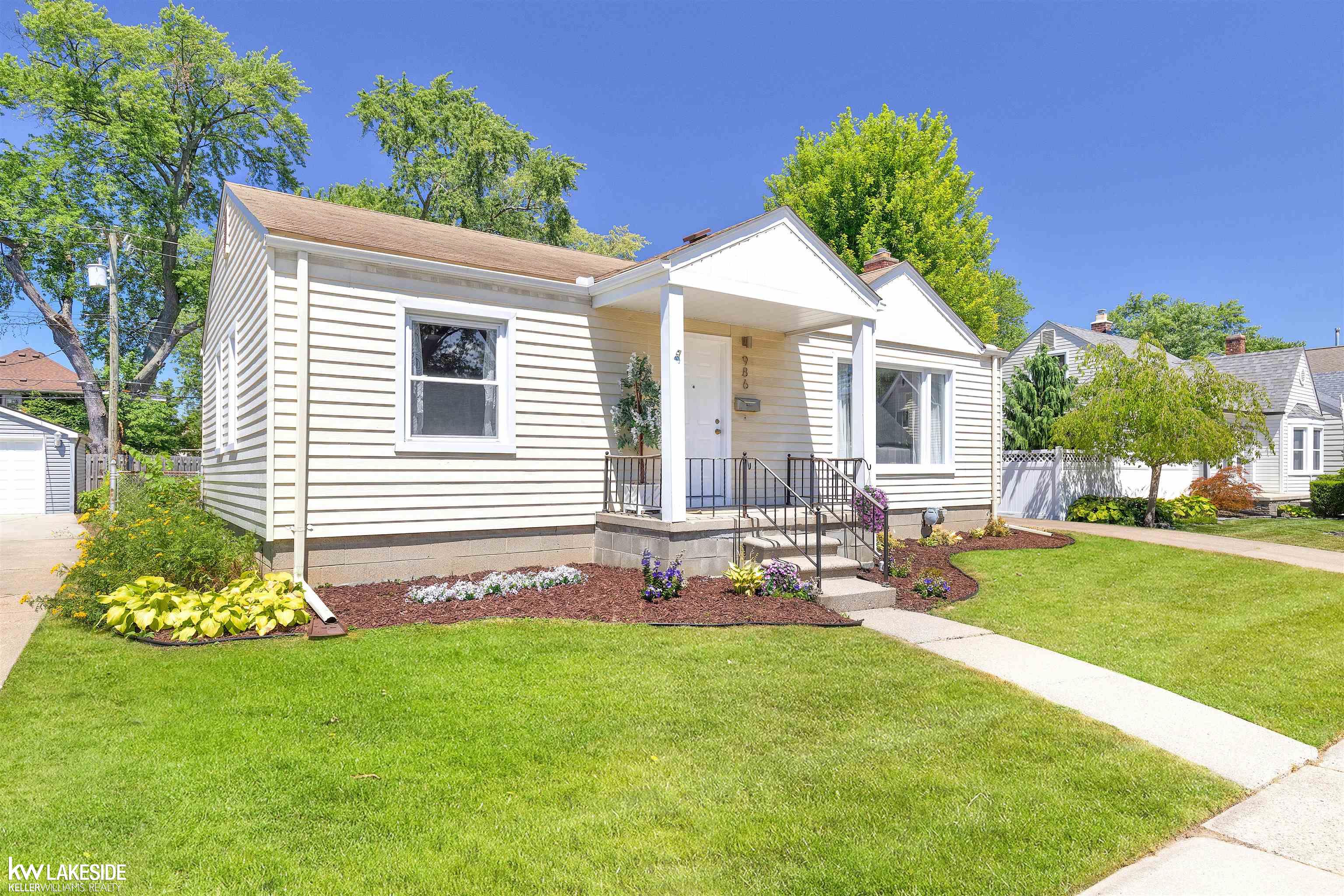 986 Princeton Road Berkley, MI 48072 - Photo 1 of 38