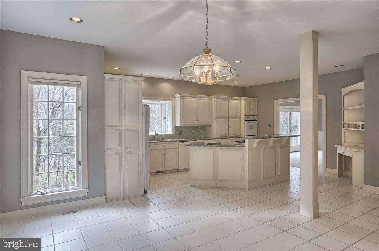 1250 Grantley Road York, PA 17403 - Photo 8 of 35 Gallery Image 8