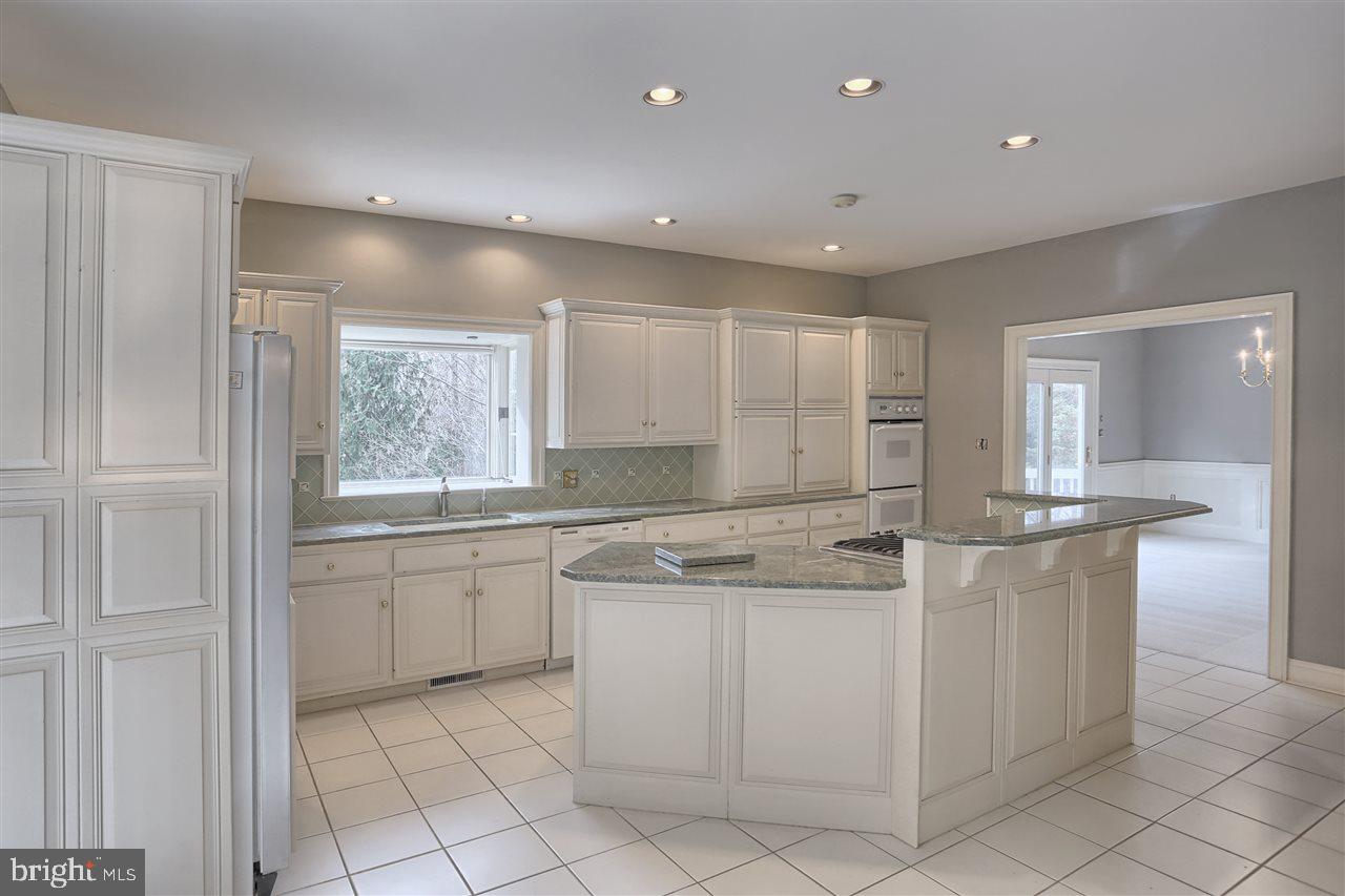 1250 Grantley Road York, PA 17403 - Photo 9 of 35 Gallery Image 9