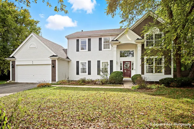 $395,000 | 691 North Autumn Circle, Lindenhurst, IL 60046