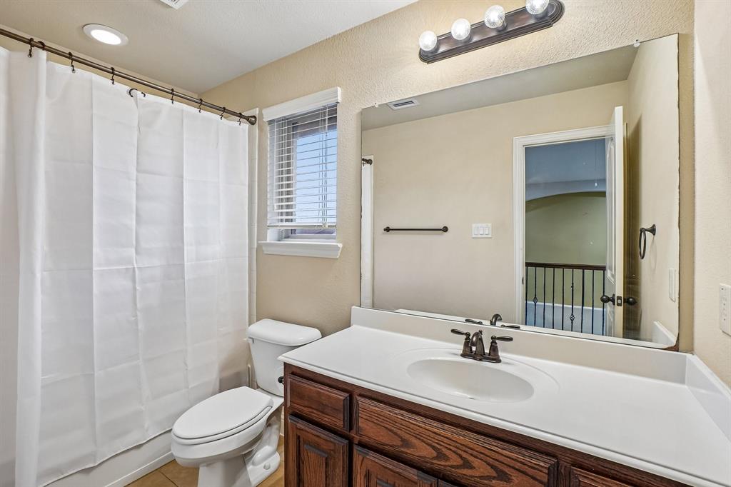 1119 Highgate Road Forney, TX 75126 - Photo 28 of 40 Upstairs Full Bath #1