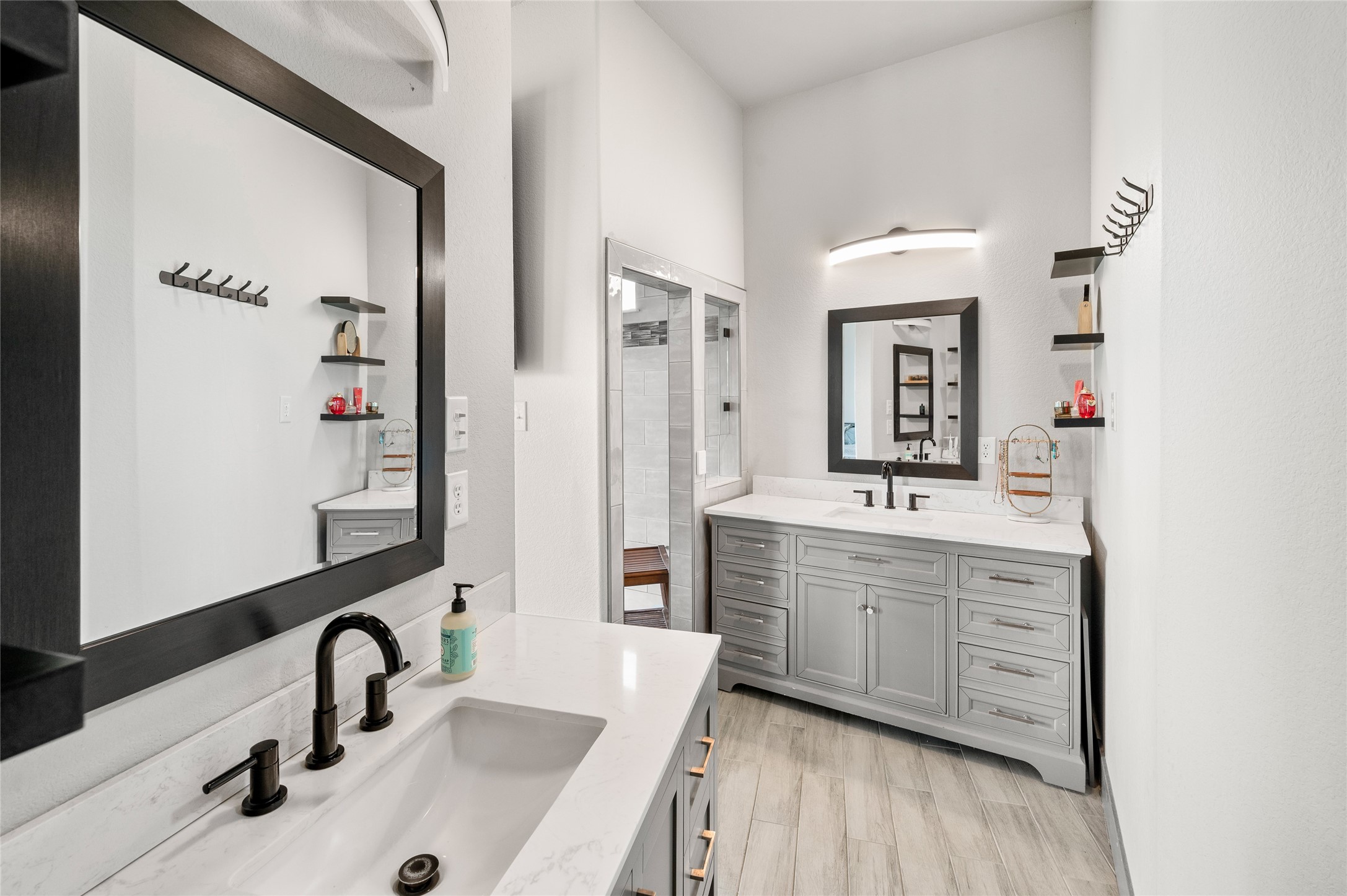 206 Elm Street Highlands, TX 77562 - Photo 37 of 50 Primary Bathroom with 2 vanities!
