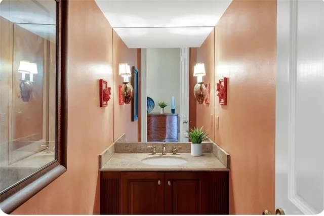 $965,000 | 7 Golf Villa Drive, New Orleans, LA 70131