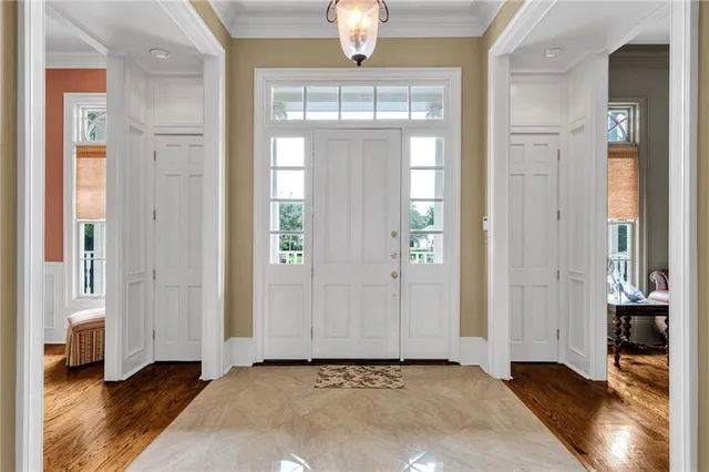 $965,000 | 7 Golf Villa Drive, New Orleans, LA 70131