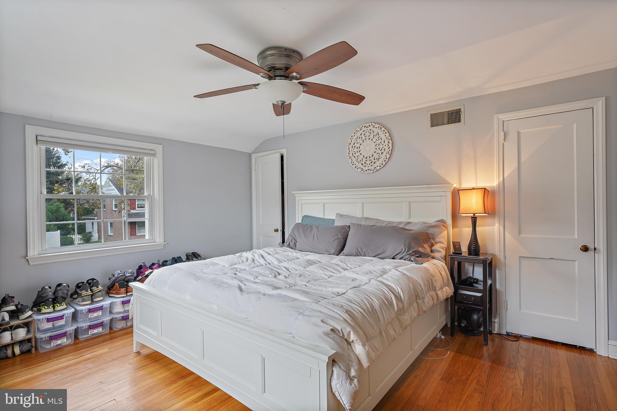 311 Avon Road Springfield, PA 19064 - Photo 21 of 38 a bedroom with a bed and a large window