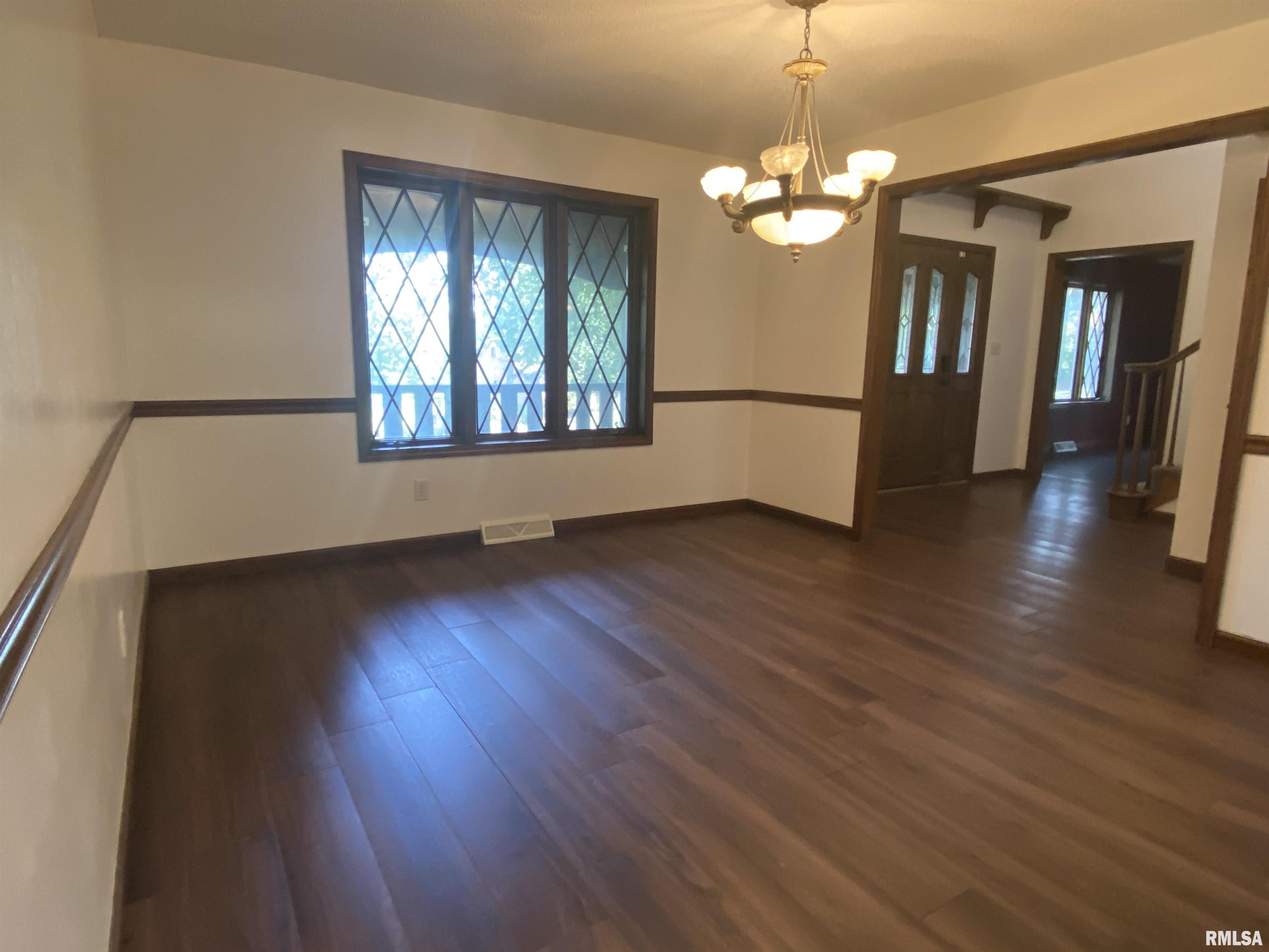 3912 West Bluffs Road Springfield, IL 62711 - Photo 7 of 44 Gallery Image 7