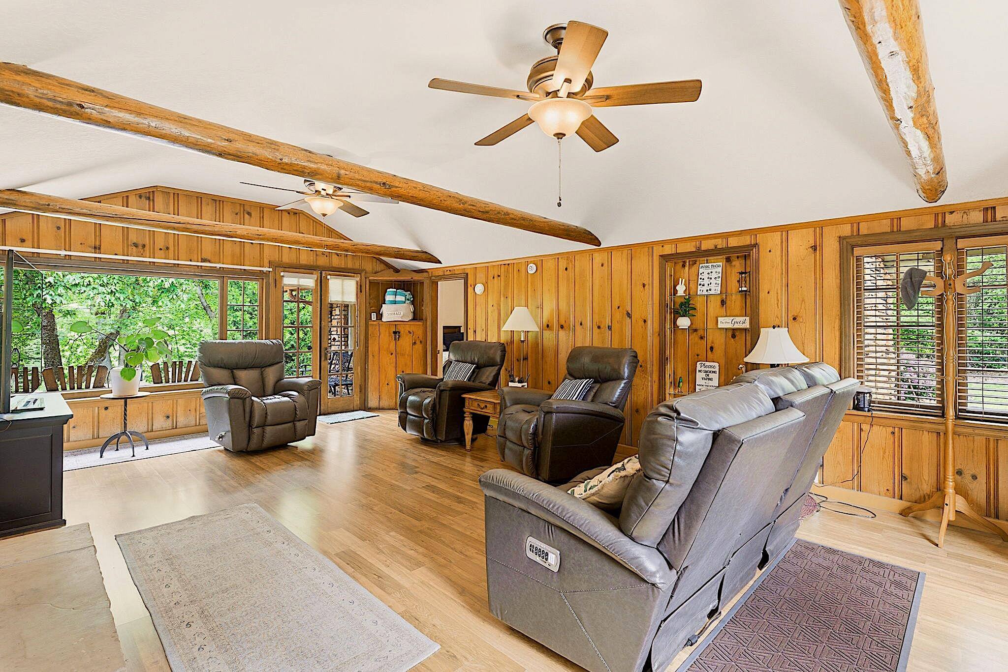 8720 Rogue River Highway Grants Pass, OR 97527 - Photo 6 of 51 16-web-or-mls-8720-rogue-river-hwy