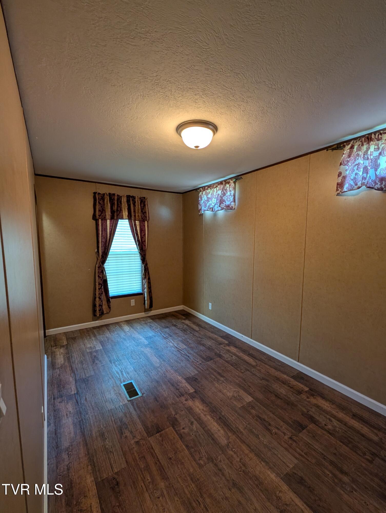 204 Spring Street Hampton, TN 37658 - Photo 24 of 28 204 Spring St (43)