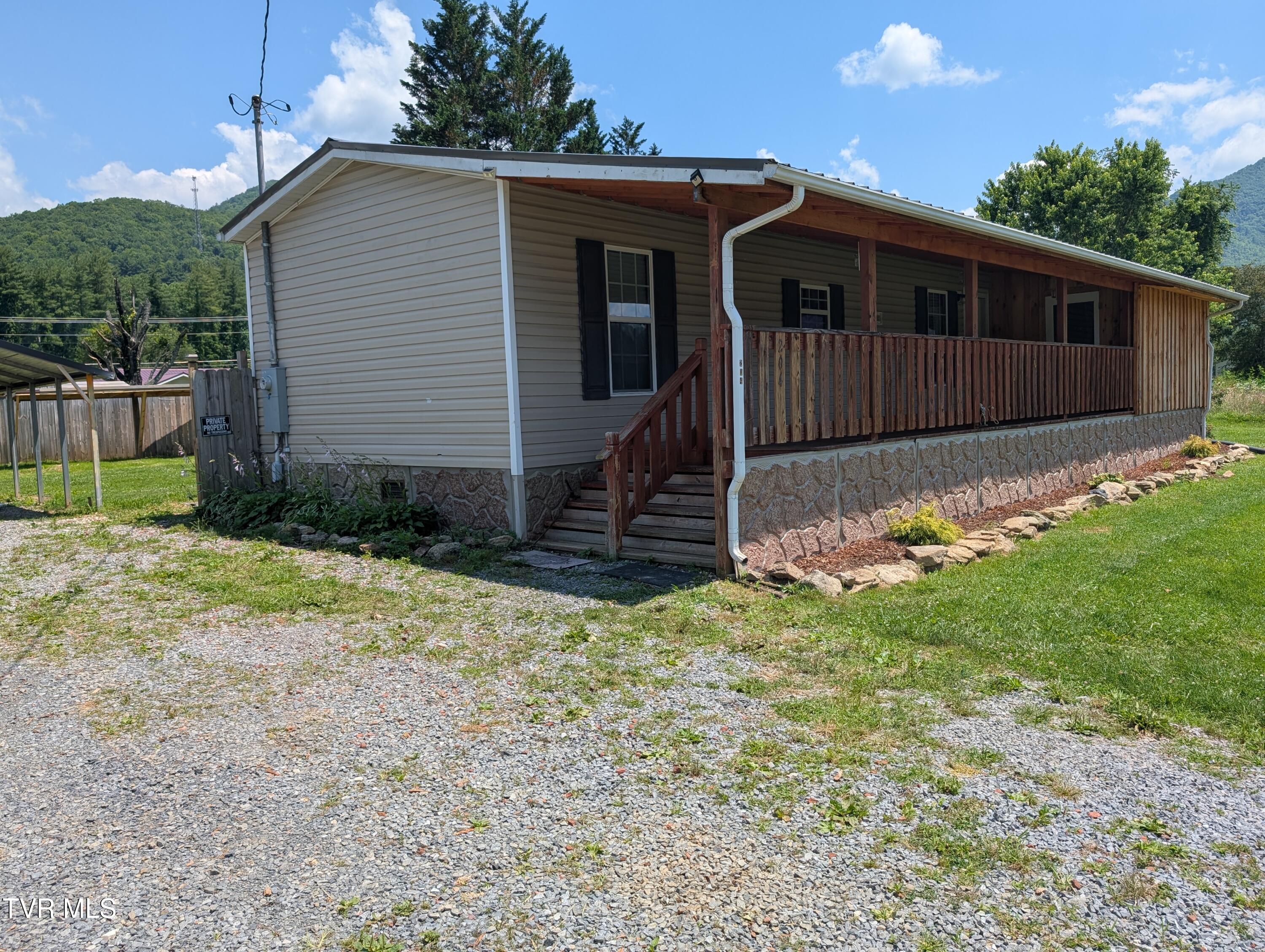 204 Spring Street Hampton, TN 37658 - Photo 28 of 28 204 Spring St (7)