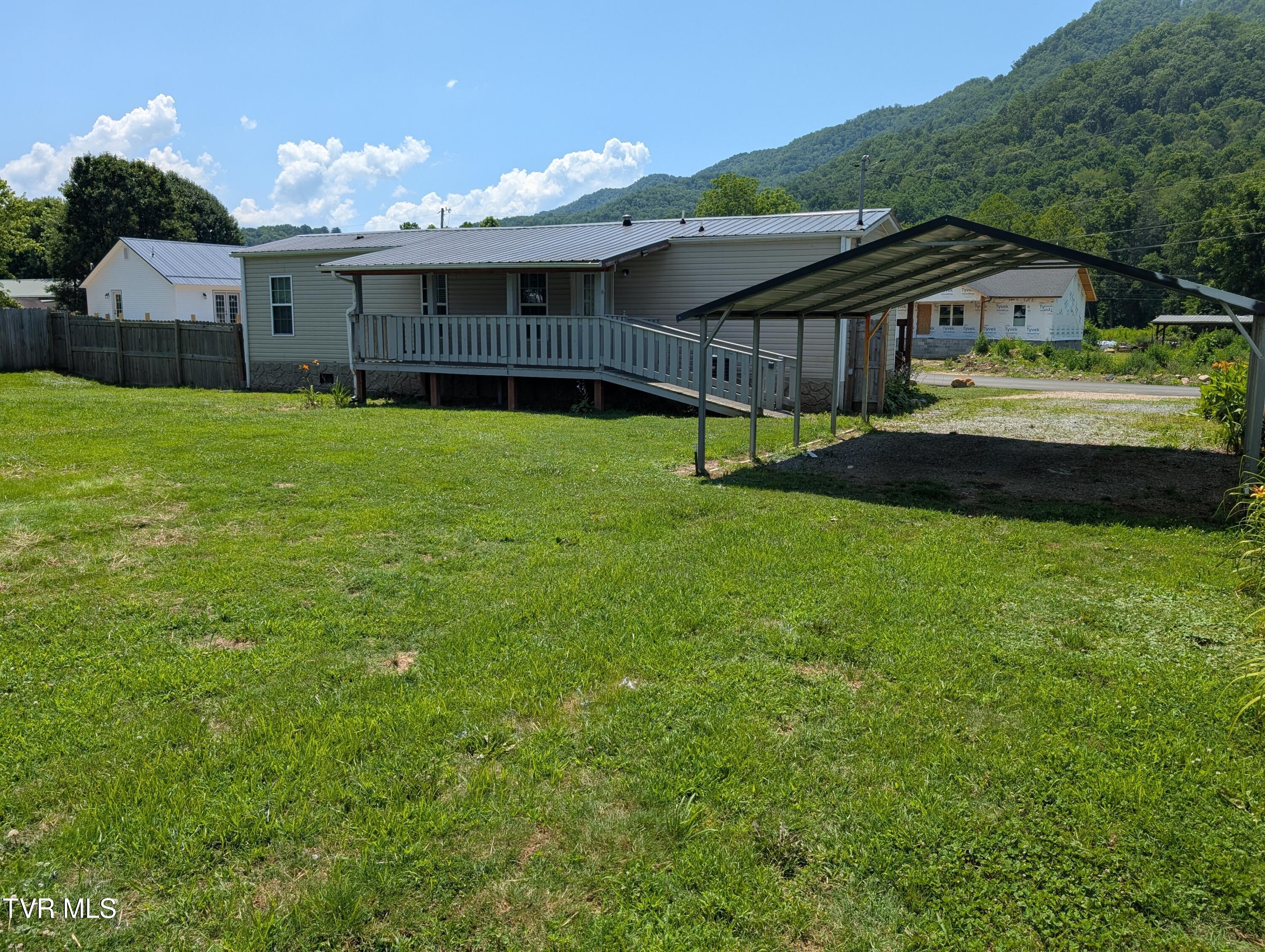 204 Spring Street Hampton, TN 37658 - Photo 3 of 28 204 Spring St (8)