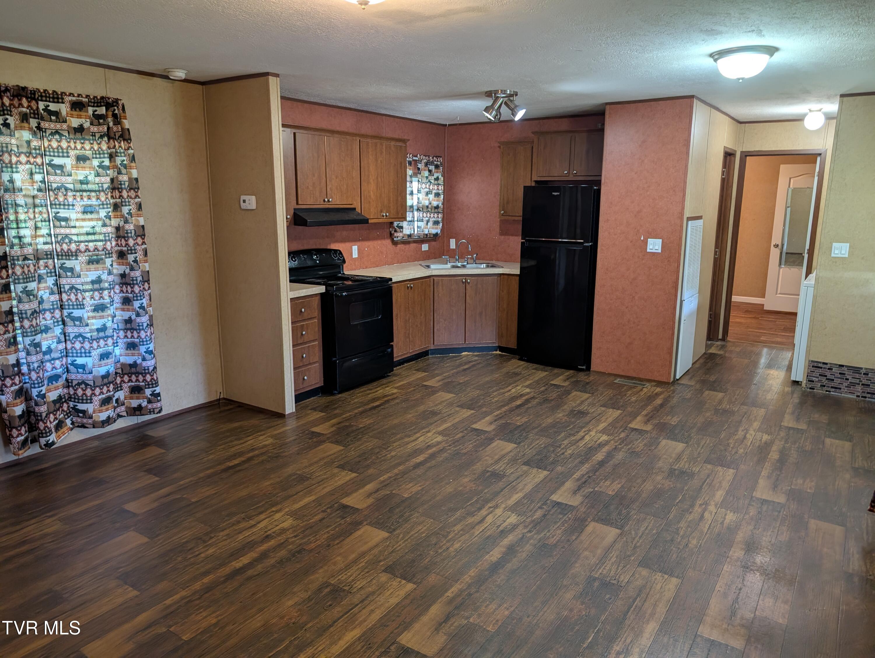 204 Spring Street Hampton, TN 37658 - Photo 6 of 28 204 Spring St (16)