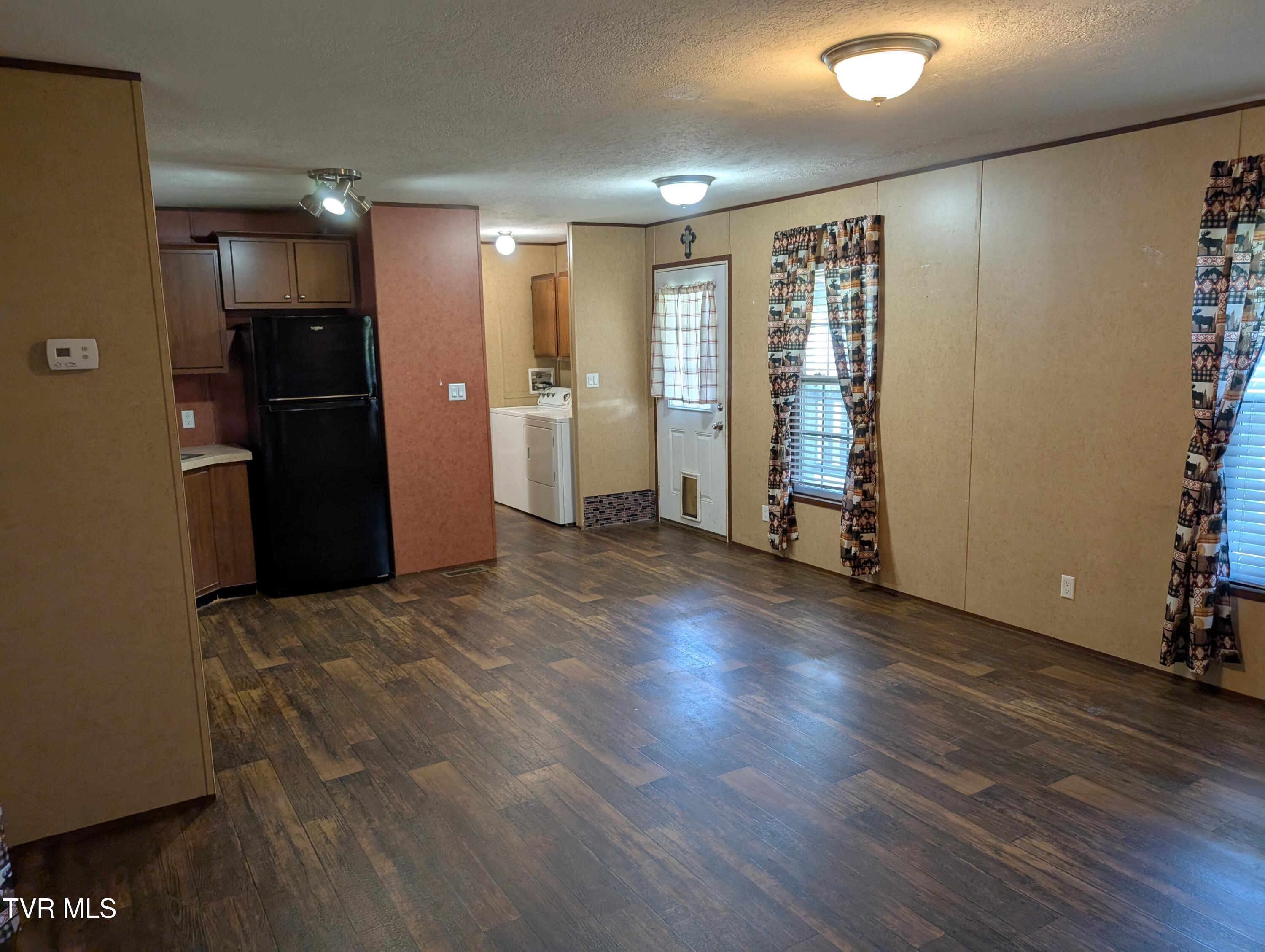 204 Spring Street Hampton, TN 37658 - Photo 8 of 28 204 Spring St (18)