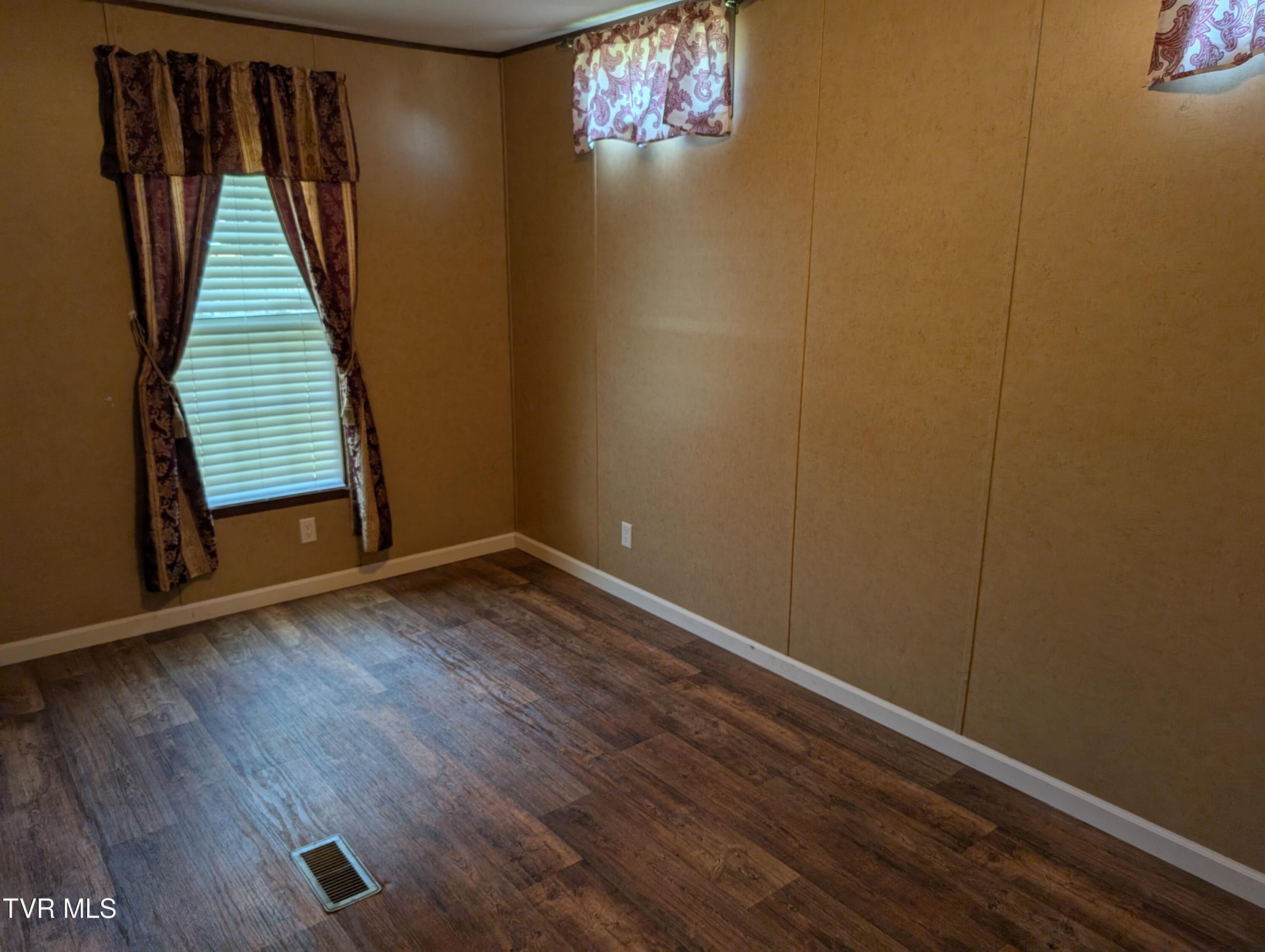 204 Spring Street Hampton, TN 37658 - Photo 9 of 28 204 Spring St (21)