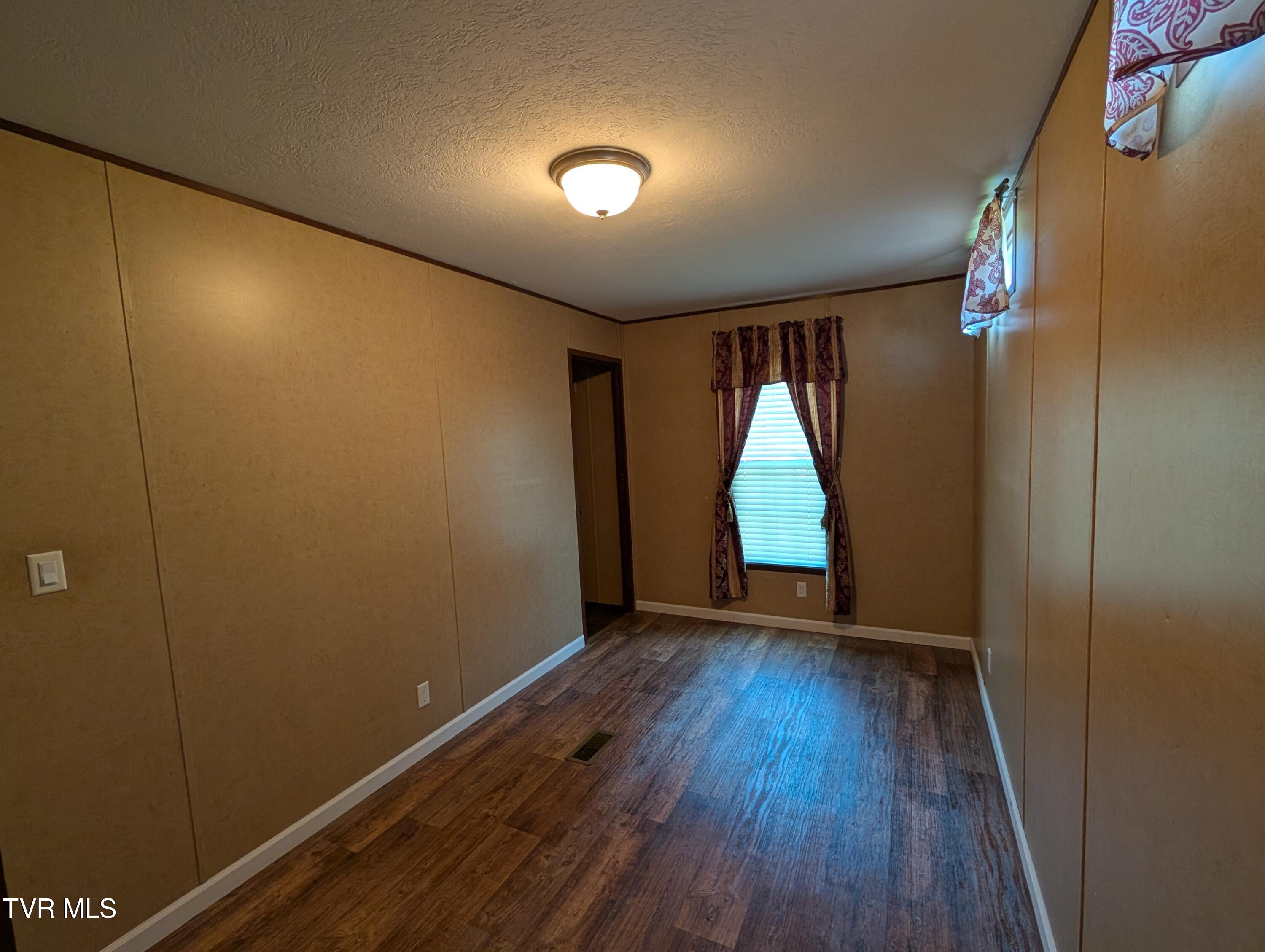 204 Spring Street Hampton, TN 37658 - Photo 10 of 28 204 Spring St (22)