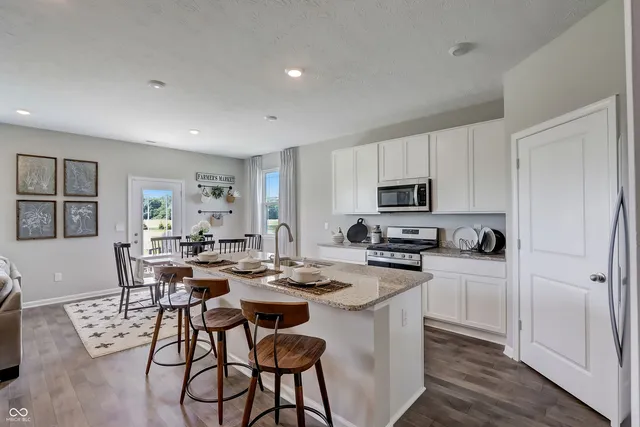 $384,900 | 9108 Steinbeck Lane, Indianapolis, IN 46239