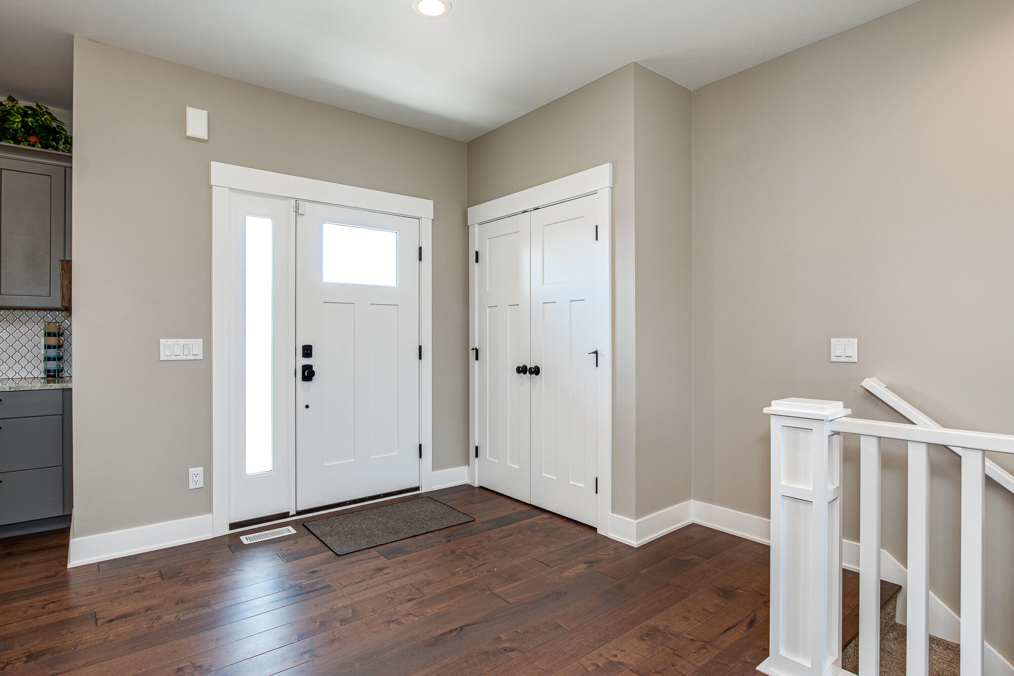 3745 Jason Ridge Lane Southwest Walker, MI 49534 - Photo 3 of 33 Entryway