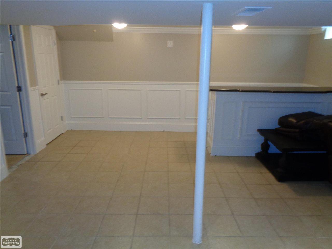 909 Lafayette Court Rochester, MI 48307 - Photo 28 of 44 50046290-27.JPG